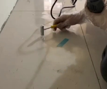 阳泉市瓷砖开裂维修公司专业分享瓷砖在铺贴前如果没有沥干水分，将会导致以下问题